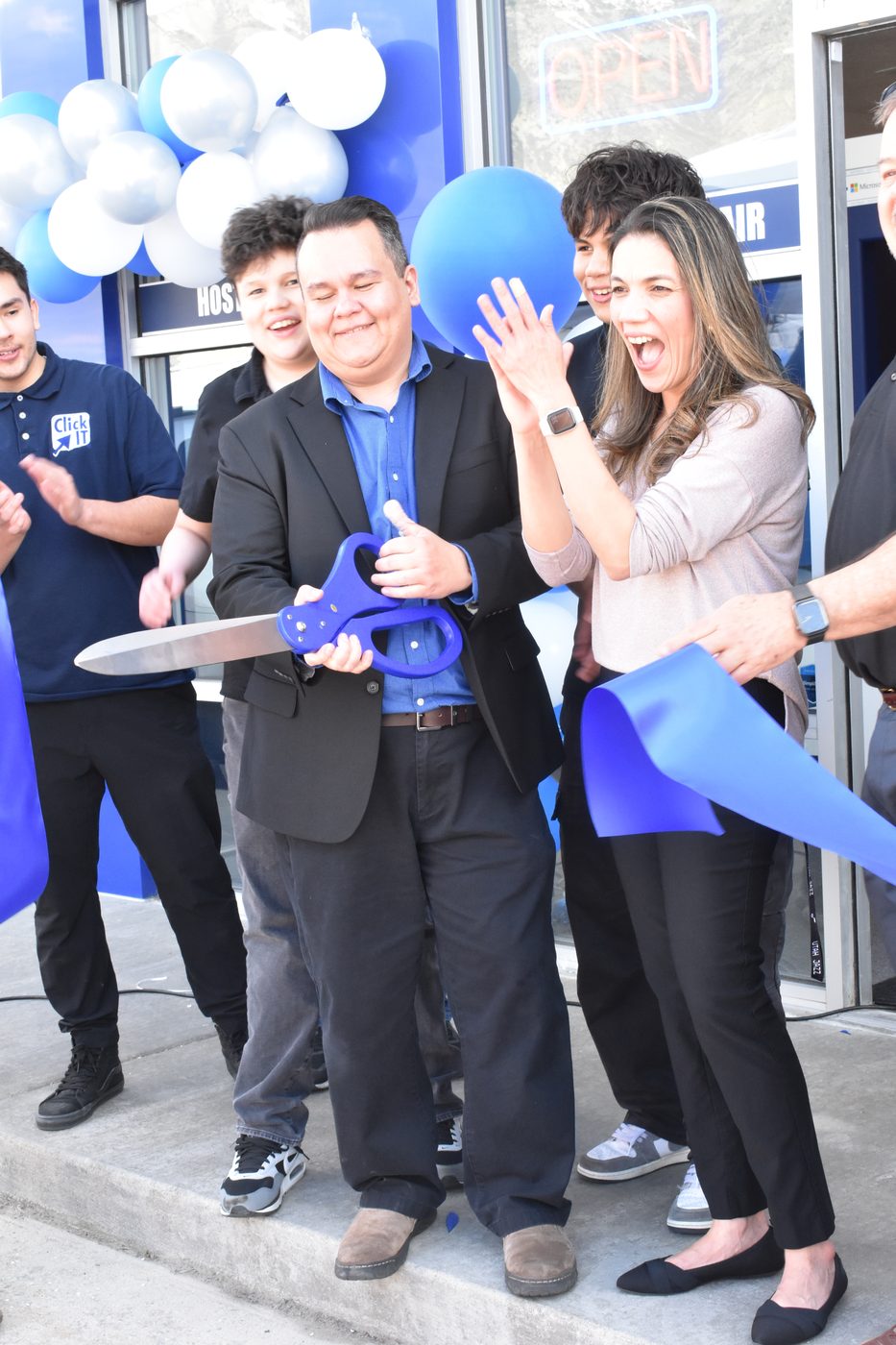 Click IT franchise owners cutting the ribbon at their new store