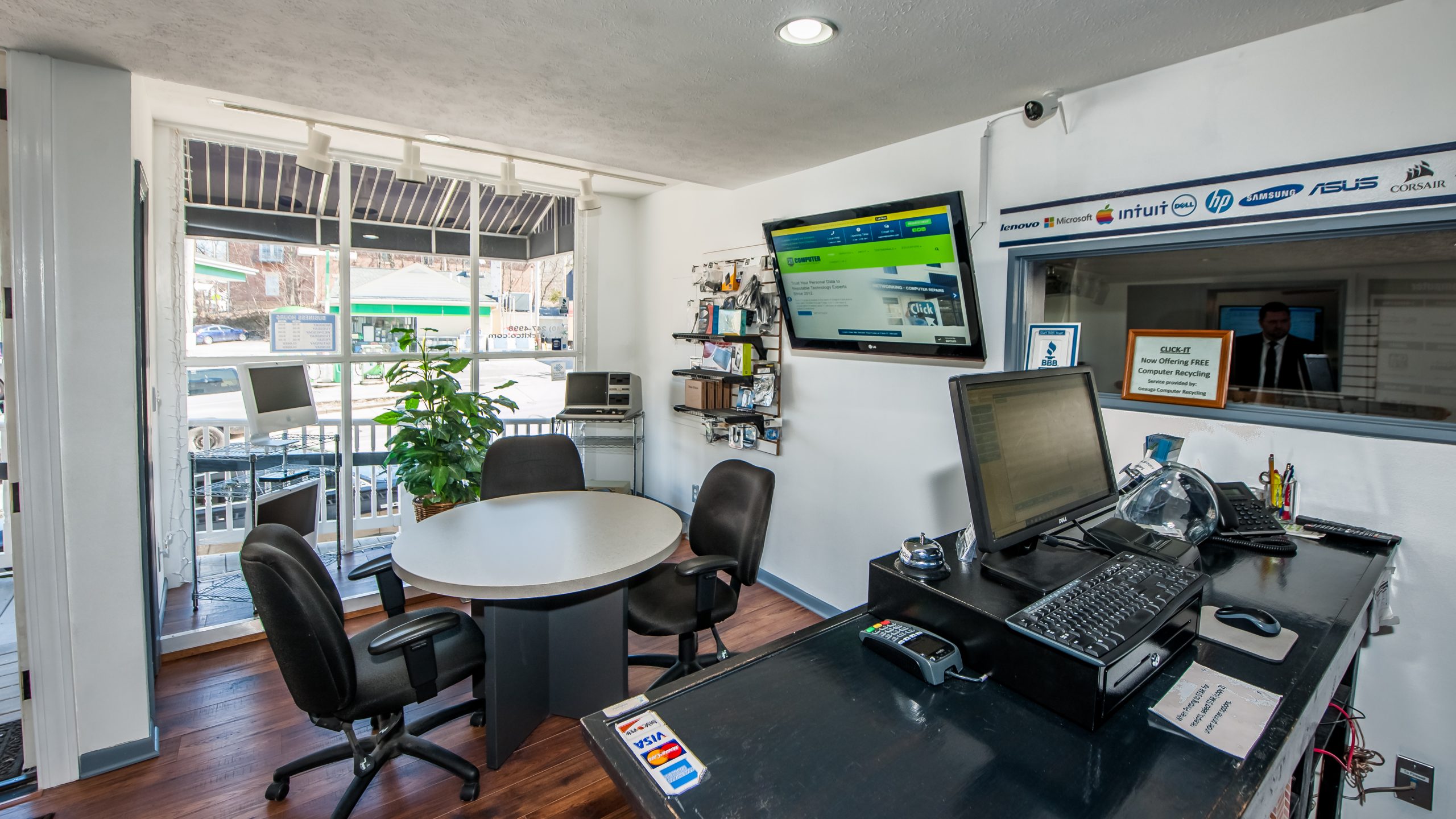 Click IT franchise retail store interior Inside a Click IT franchise retail computer repair store